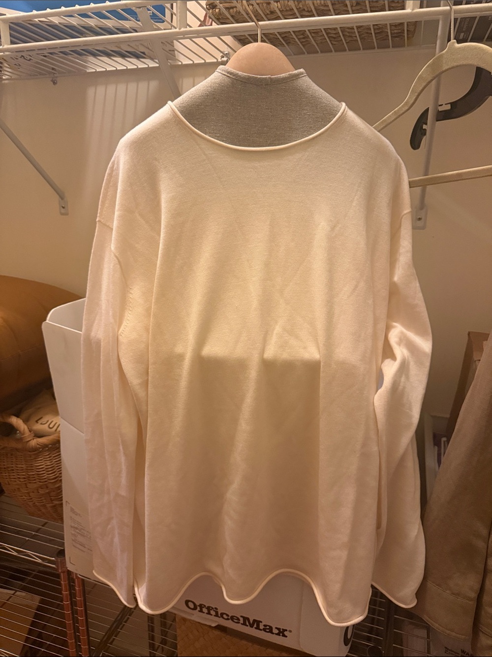Akris Punto Cream Scoop Neck Lightweight Pullover